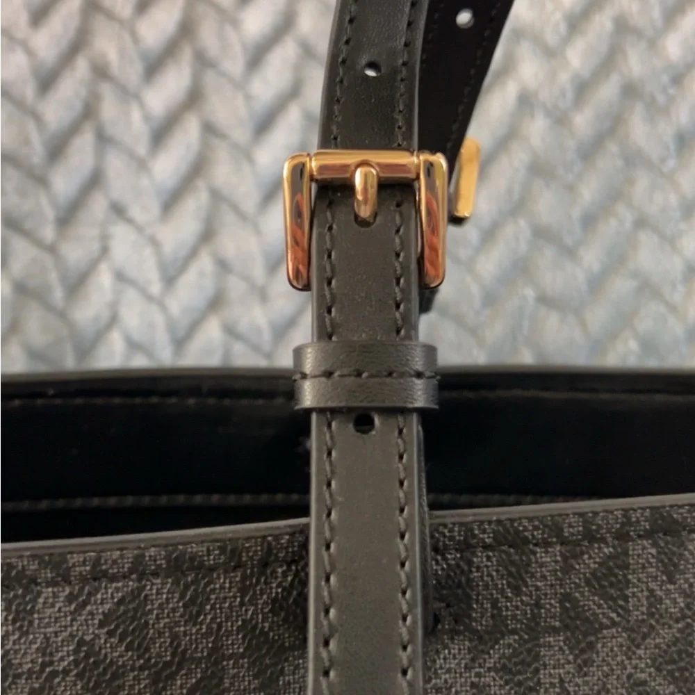 🦋 Michael Kors Black Signature Tote Bag🦋 - Picture 5 of 6